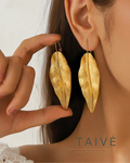 Pluma — Pendientes Hoja Dorada